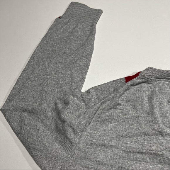 Tommy hilfugure gray v-neck sweater - Picture 4 of 4